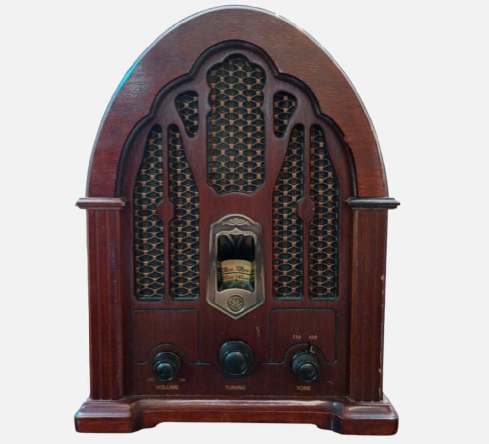 Vintage GE General Electric Wood Cathedral Replica Radio AM/FM 7-4100JA - WORKS